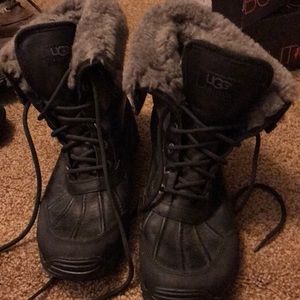 Size 9 black ugg boot